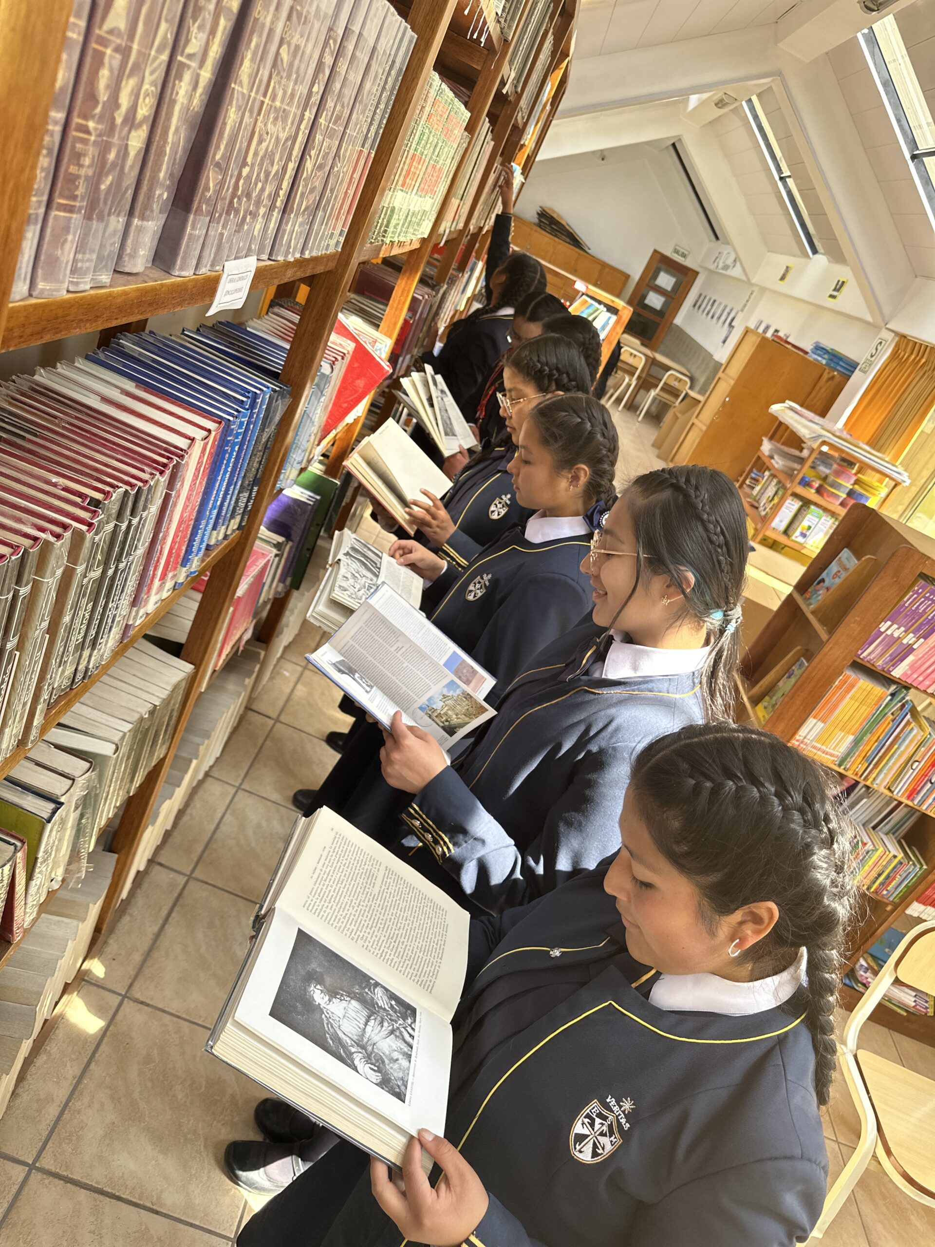 Estudiantes de secundaria Elena de Santa María